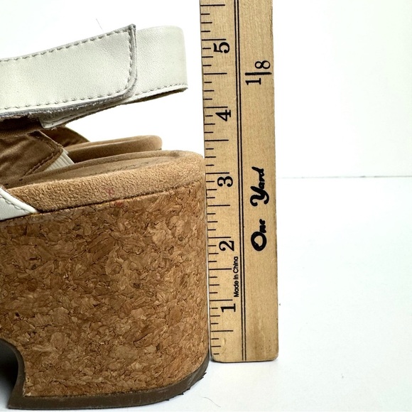 Clarks Collection Ivory Nerisa West Buckle Cork Wedge Sandals Sz 10 Comfort Shoe - Picture 8 of 9